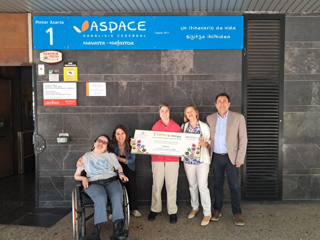 Foto representantes de Fernie energia y Aspace Navarra