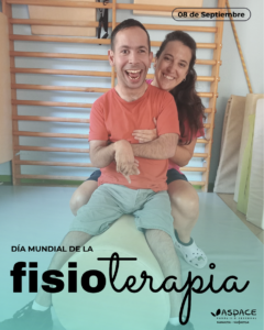 “Persona participante realizando una actividad de rehabilitación junto a una profesional de Aspace Navarra”.